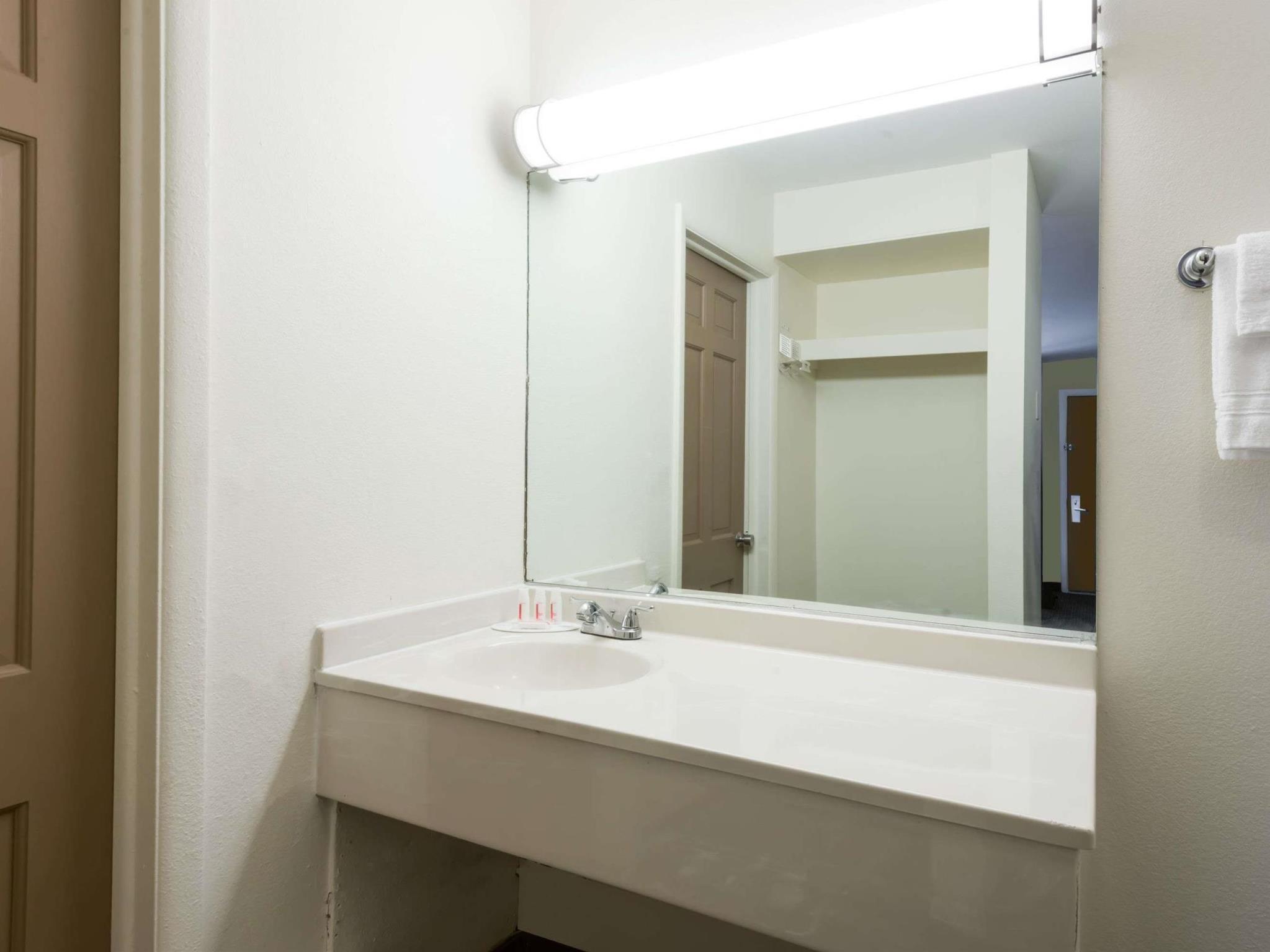 Deluxe Inn & Suites Junction City Eksteriør bilde