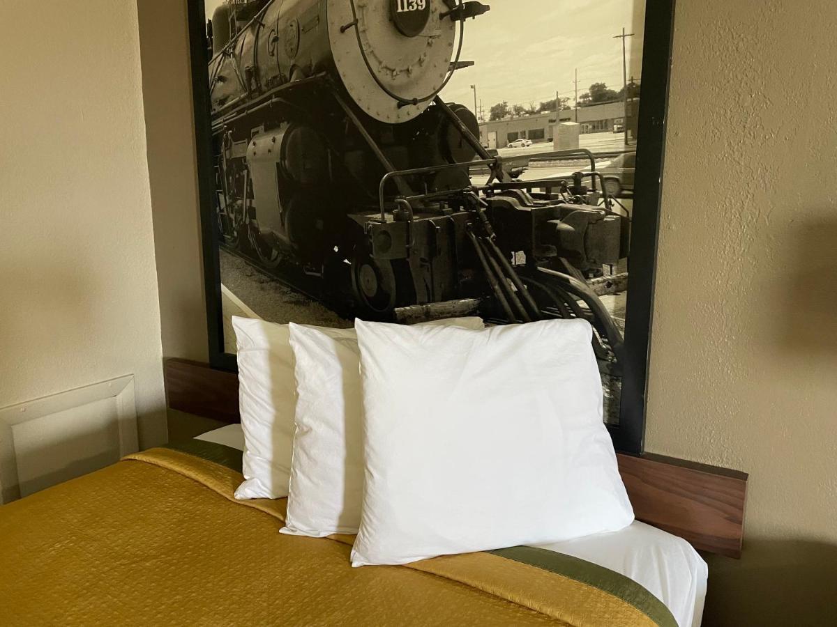 Deluxe Inn & Suites Junction City Eksteriør bilde