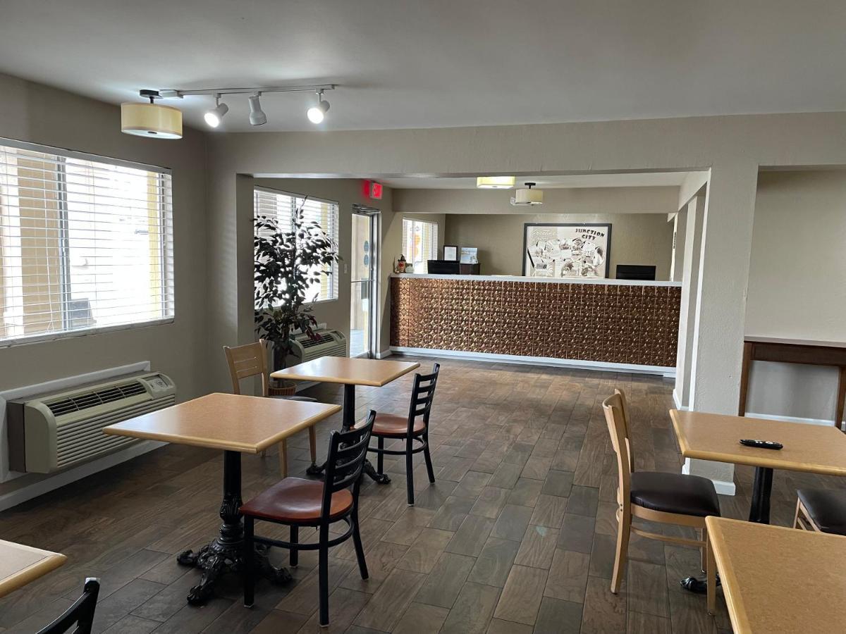 Deluxe Inn & Suites Junction City Eksteriør bilde