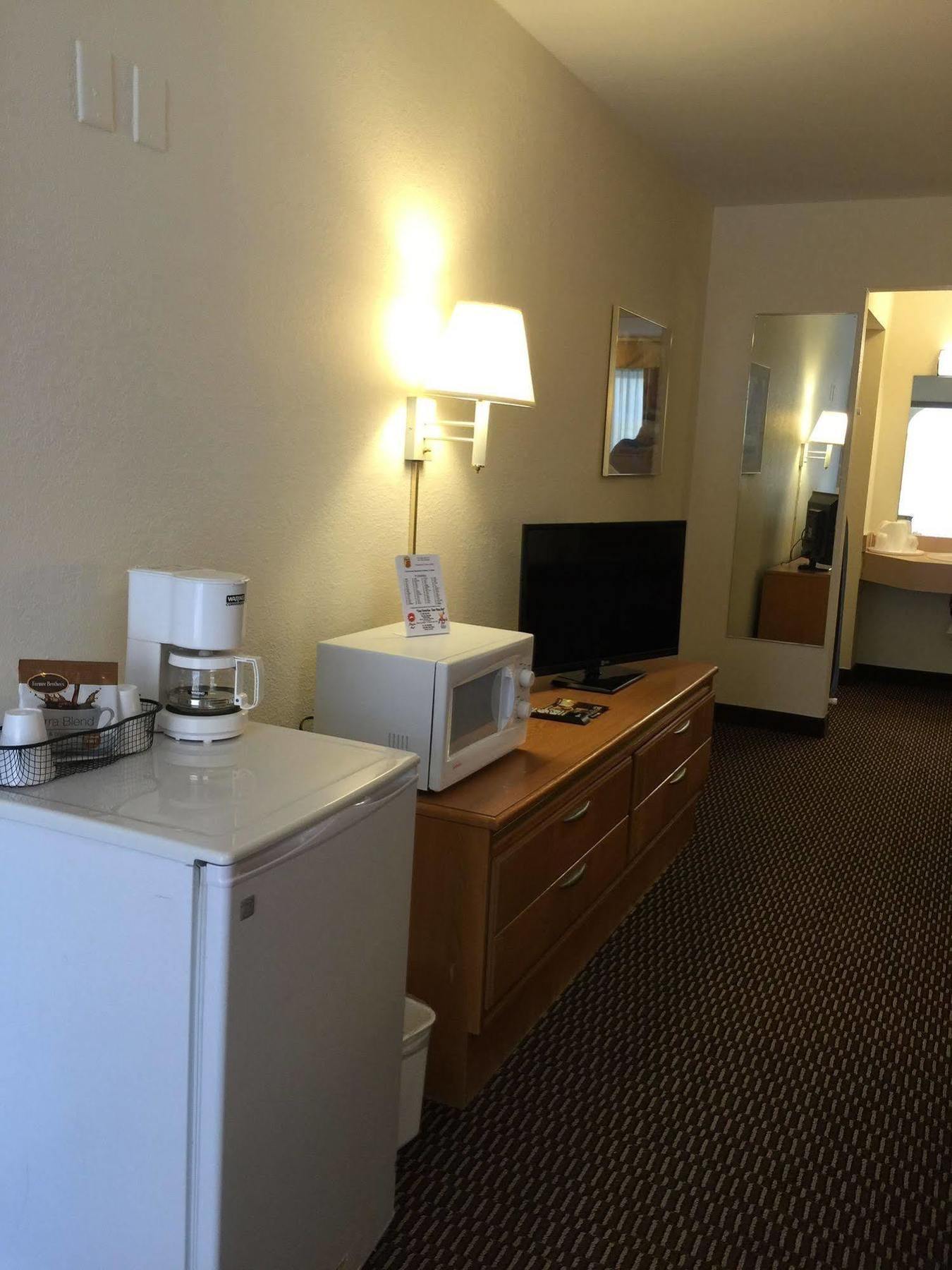Deluxe Inn & Suites Junction City Eksteriør bilde