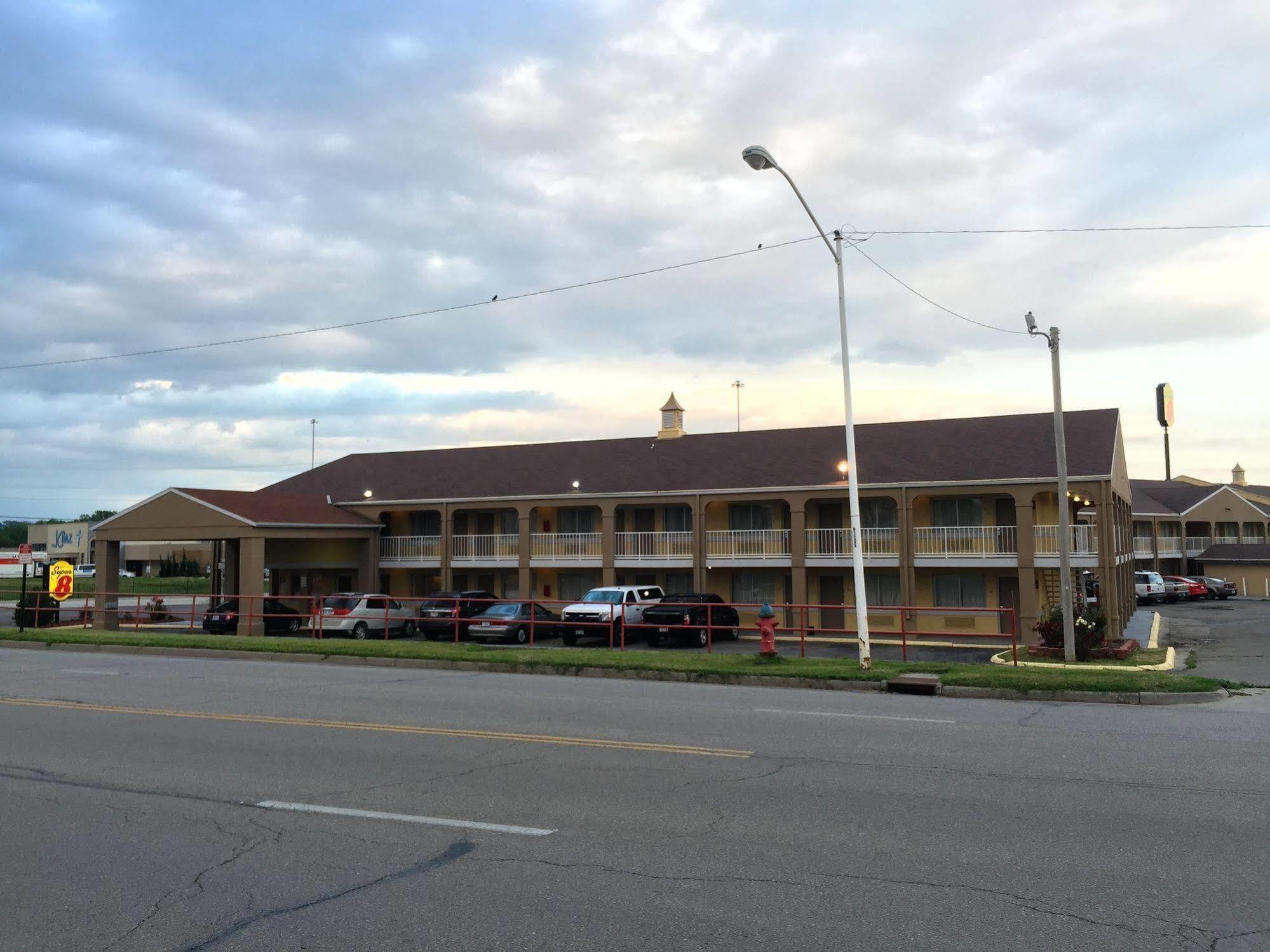 Deluxe Inn & Suites Junction City Eksteriør bilde