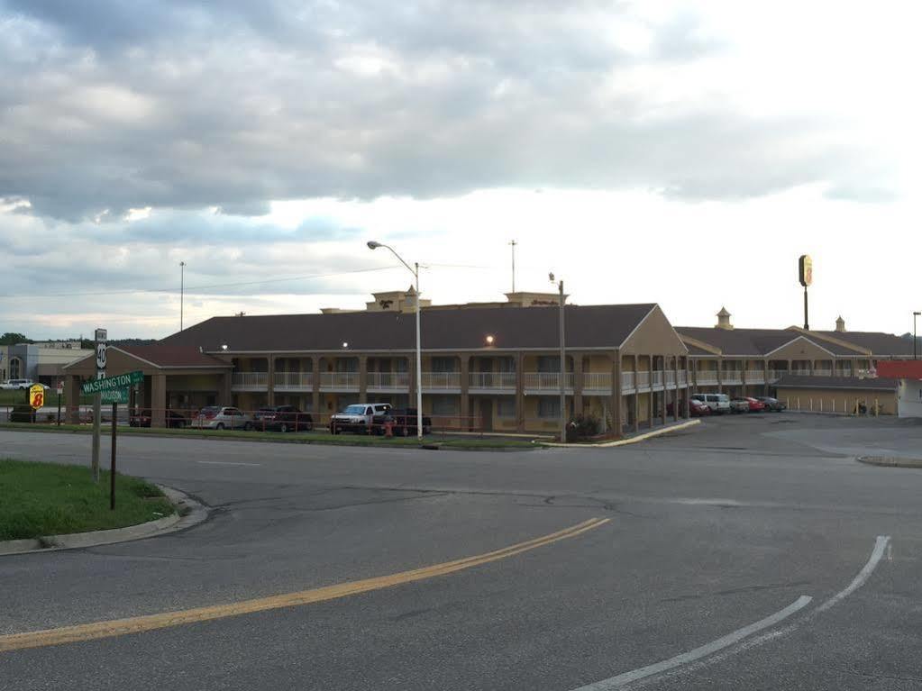 Deluxe Inn & Suites Junction City Eksteriør bilde