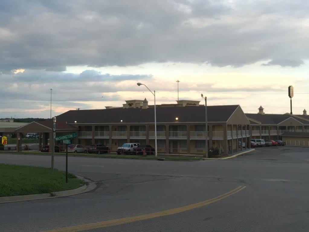 Deluxe Inn & Suites Junction City Eksteriør bilde